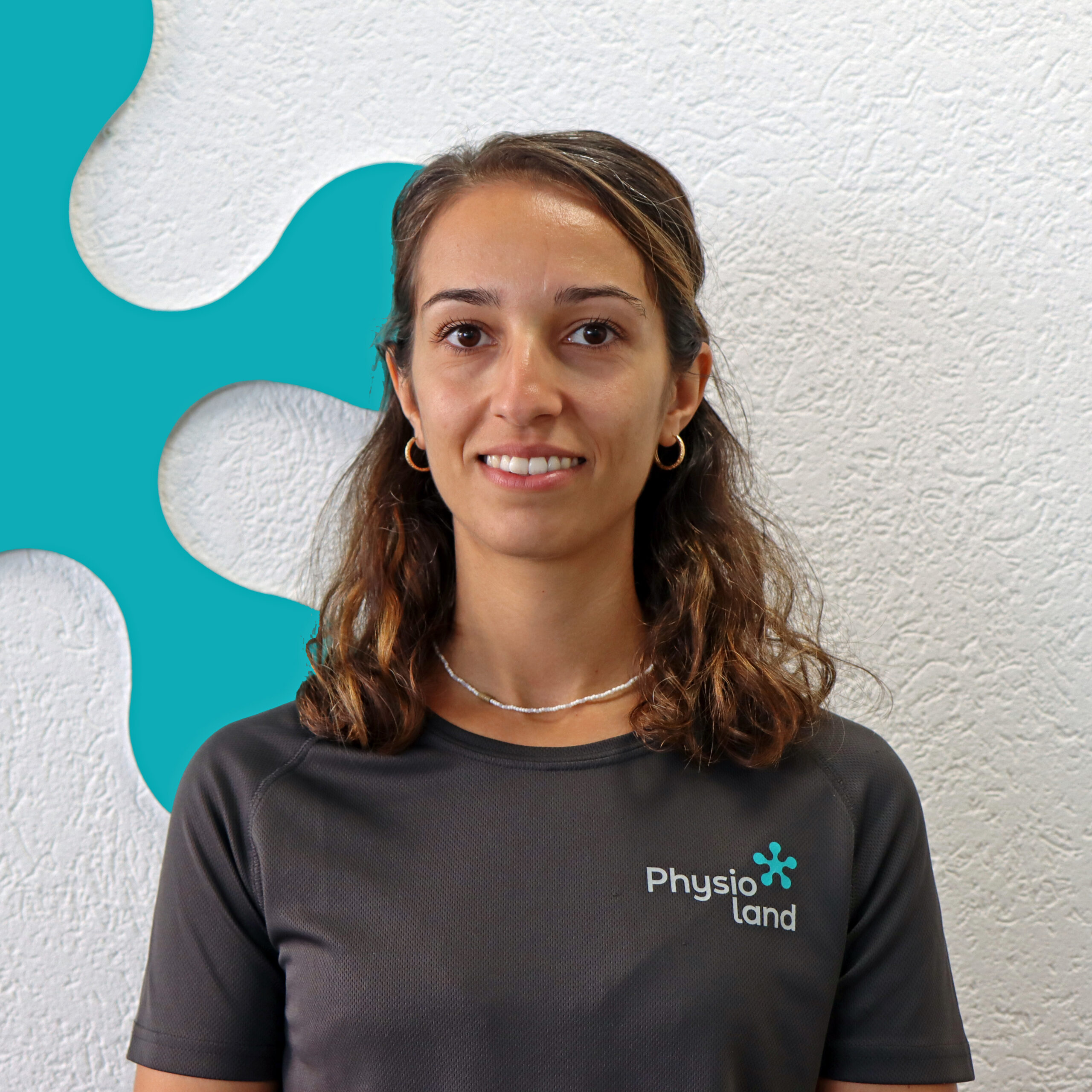Nasrine Feham, physiothérapeute chez Physioland.